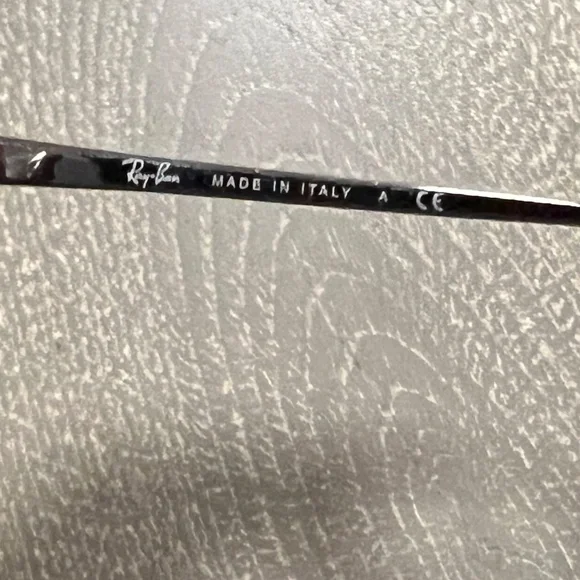 Ray-Ban "Chris" red frame - Picture 3 of 5